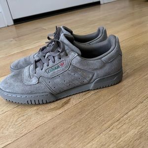 Yeezy powerphase “Simple Brown”